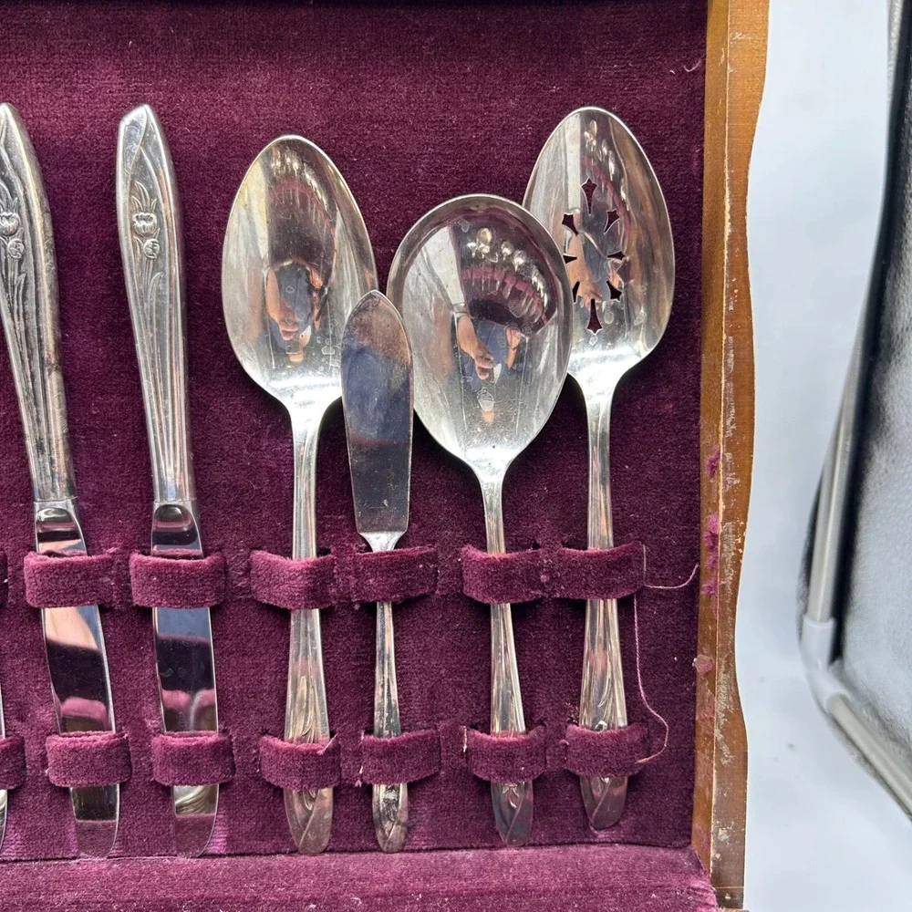 Silver Tulip by International Silver Silver Plate Flatware 56 Piece Set